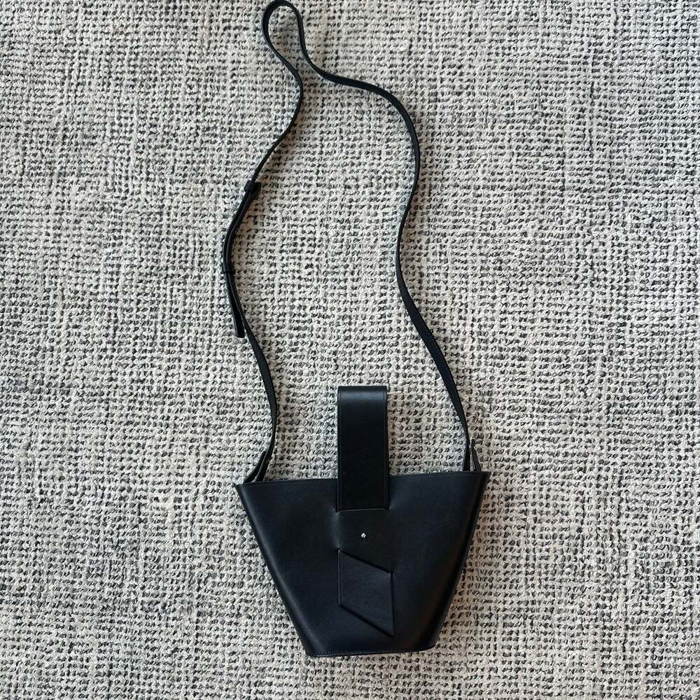 NWOT Carolina Santo Domingo Amphora Mini
